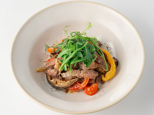  Салат из телятины с овощами