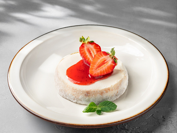 Чизкейк с ягодным соусом