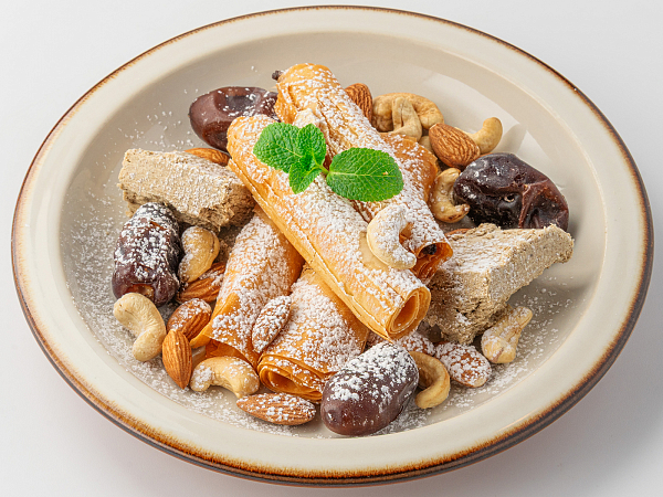 Тарелка восточных сладостей