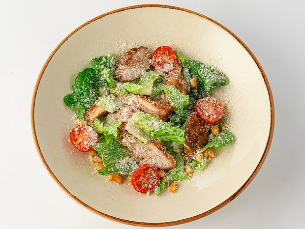 Салат Цезарь с курицей