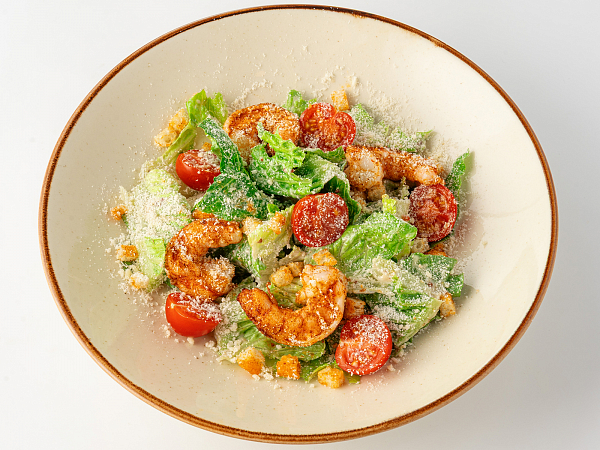 Салат Цезарь с креветками