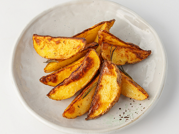 Картофельные дольки с розмаринм