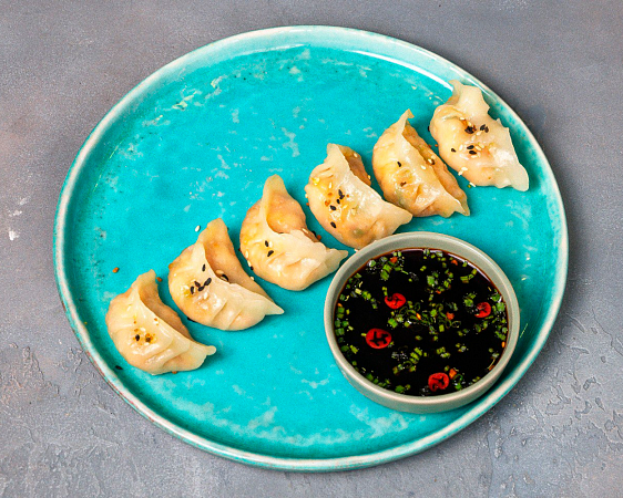 Китайские пельмени с креветками и лососем