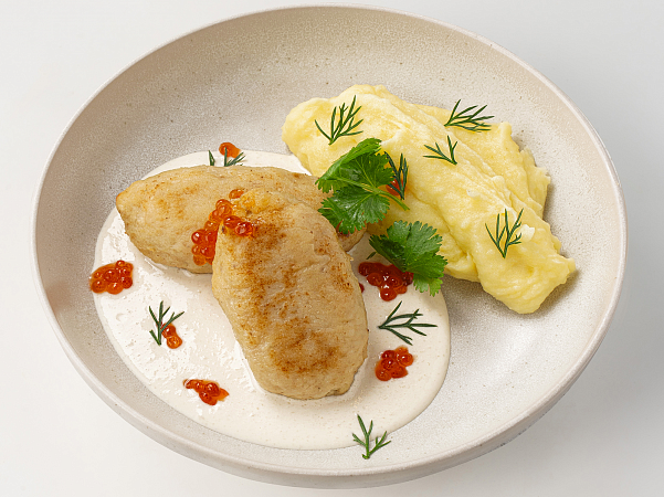 Котлетки из щуки со шпинатом и сырным соусом