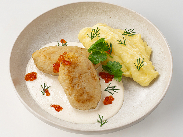 Котлетки из щуки со шпинатом и сырным соусом