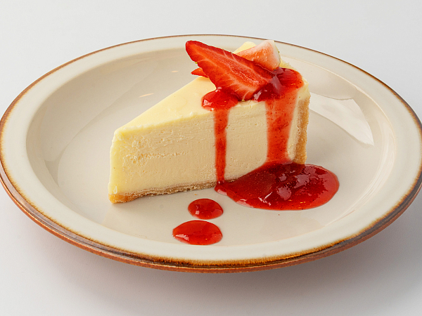 Чизкейк с ягодным соусом