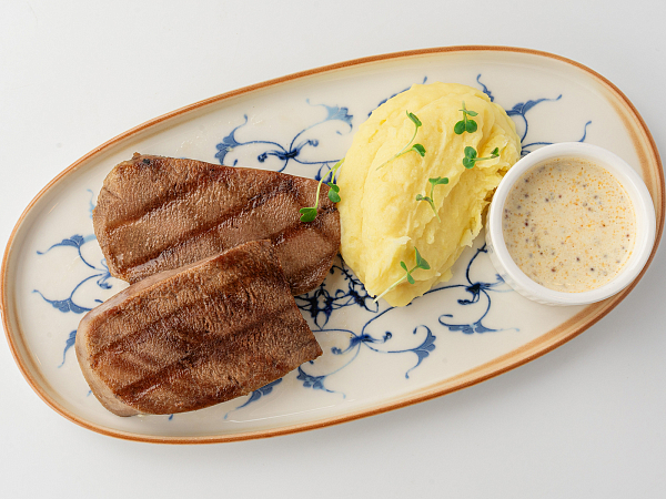 Язык на гриле